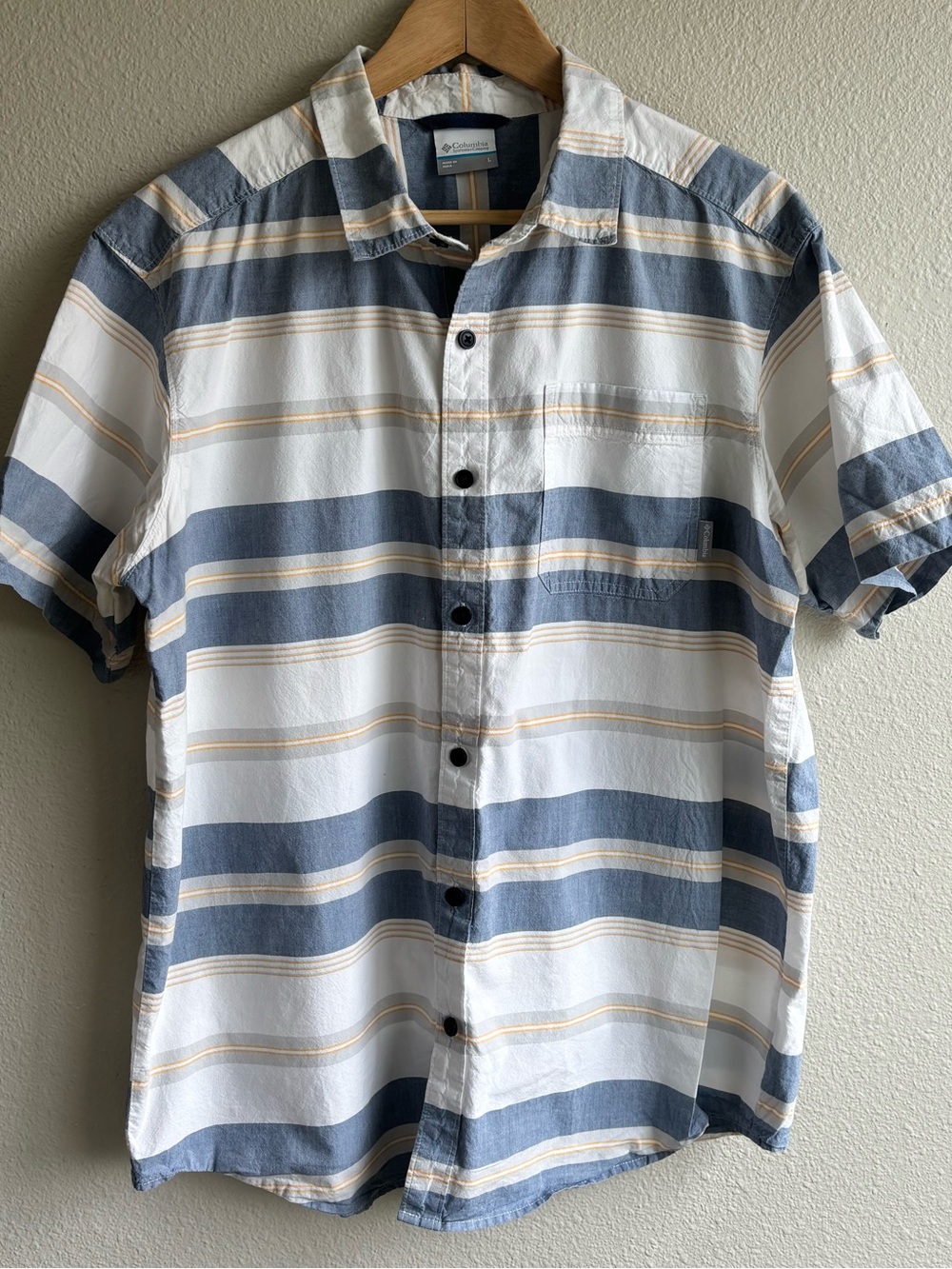 Columbia Men's Blue & White Striped Short Sleeve Shirt